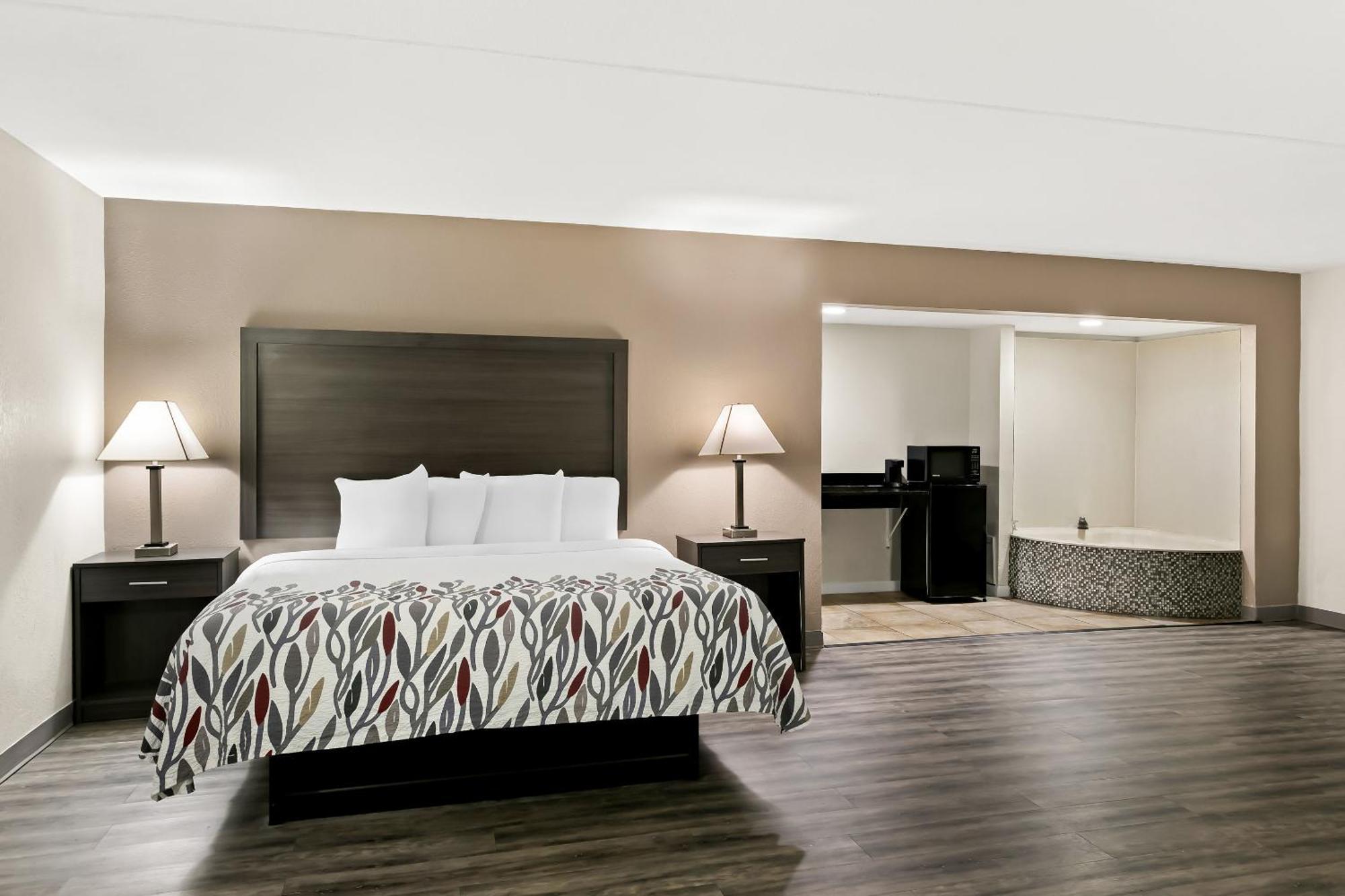 Red Roof Inn & Suites Дънкан Екстериор снимка